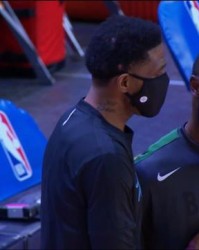 NBA球员再度下跪抗议 球员工会总裁怒斥美国双标
